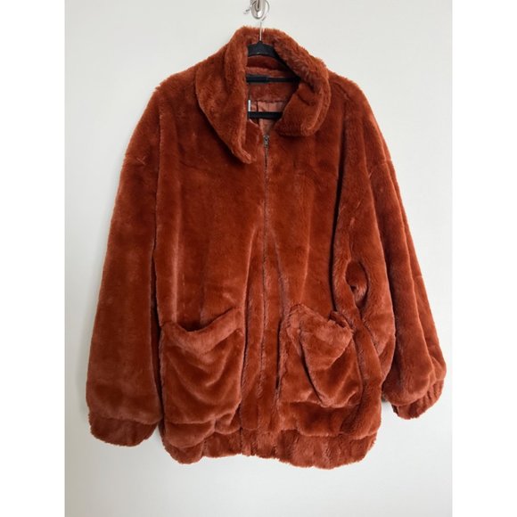 NWT PrettyLittleThings Brown Faux Fur Pocket Front Coat - Size Medium - Picture 2 of 10